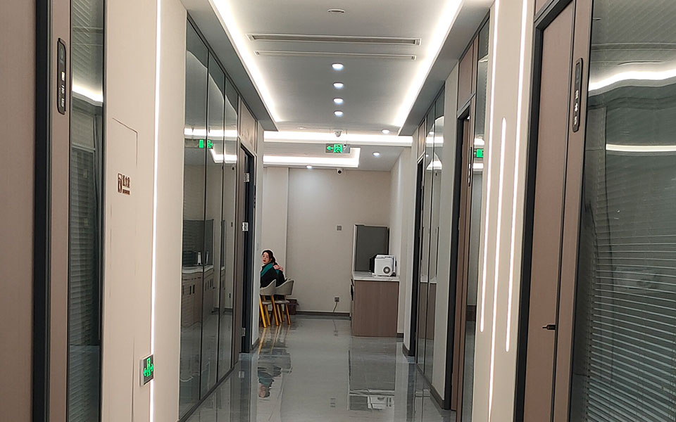 朗翠科技三楼办公走廊